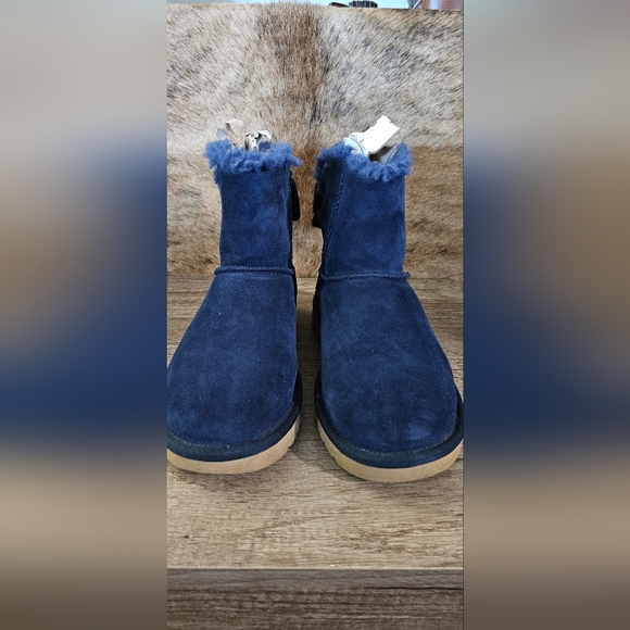 UGGs. Boot - Picture 3 of 4